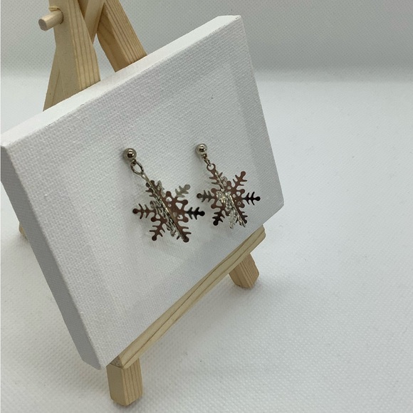 3 D Silver Tone Snowflake Earrings - Picture 2 of 4